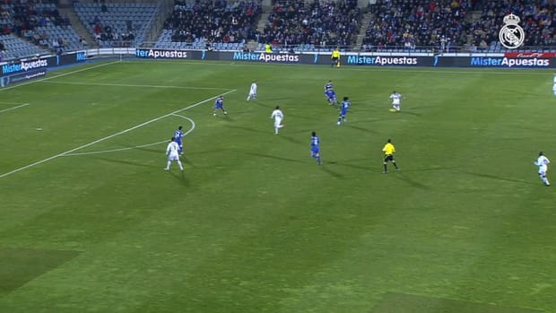 Great goal of Mesut Özil against Getafe in 2011